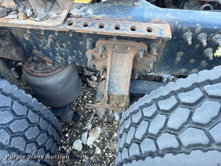 image for item YA2324 2016 Mack CXU613 semi truck