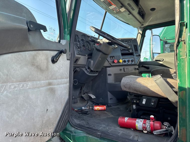 image for item YA2324 2016 Mack CXU613 semi truck