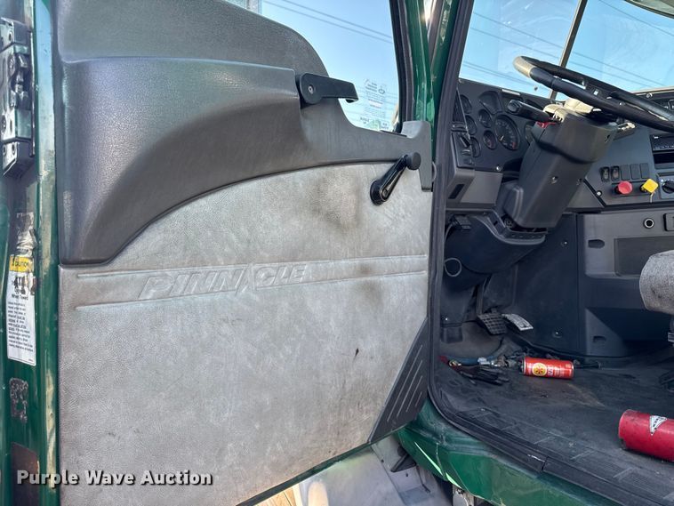 image for item YA2324 2016 Mack CXU613 semi truck