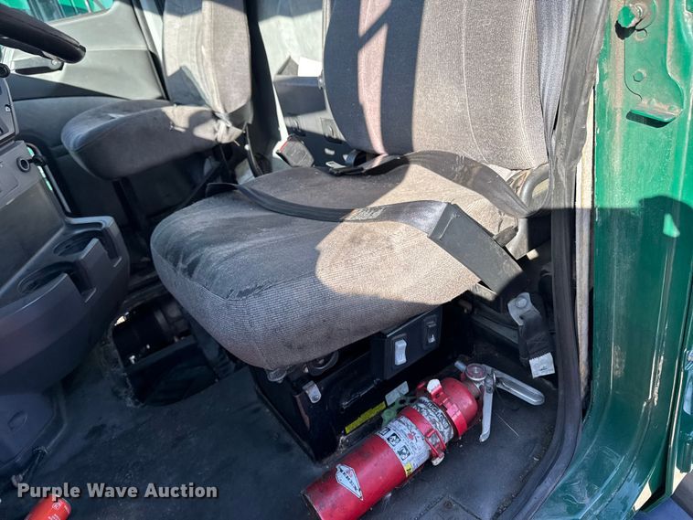 image for item YA2324 2016 Mack CXU613 semi truck