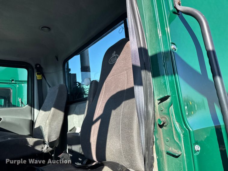 image for item YA2324 2016 Mack CXU613 semi truck