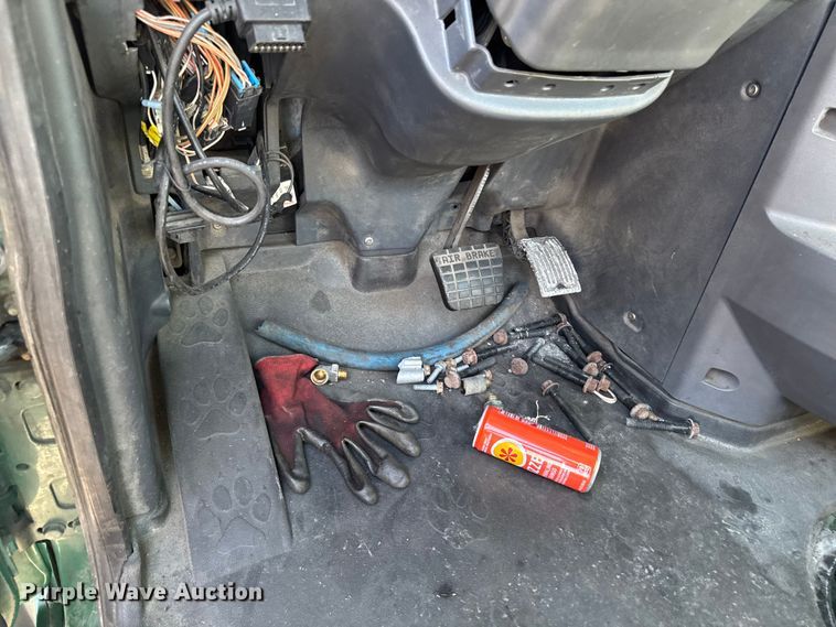 image for item YA2324 2016 Mack CXU613 semi truck