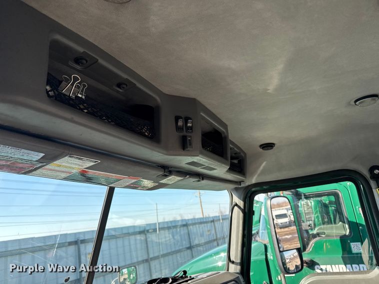 image for item YA2324 2016 Mack CXU613 semi truck