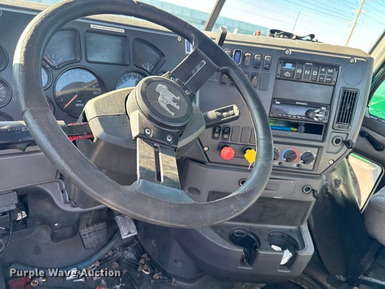 image for item YA2324 2016 Mack CXU613 semi truck