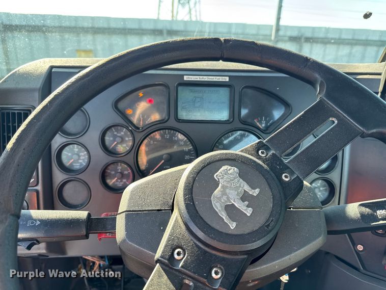 image for item YA2324 2016 Mack CXU613 semi truck