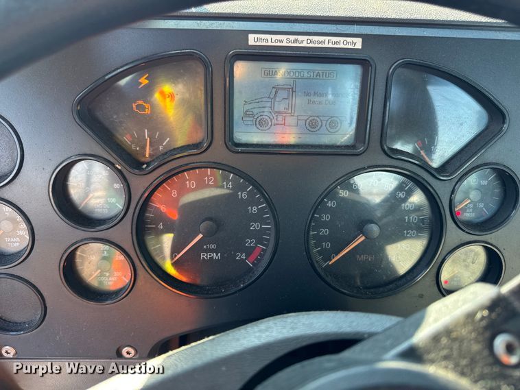 image for item YA2324 2016 Mack CXU613 semi truck