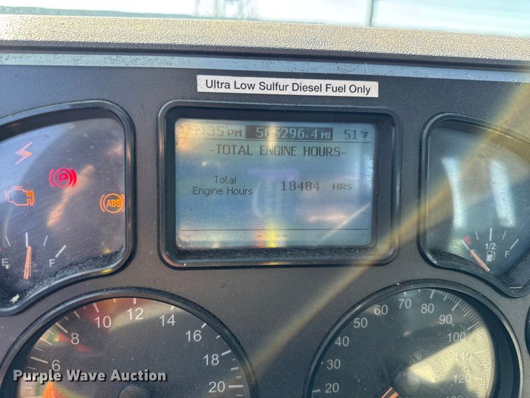 image for item YA2324 2016 Mack CXU613 semi truck