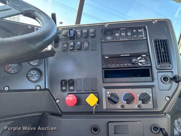 image for item YA2324 2016 Mack CXU613 semi truck