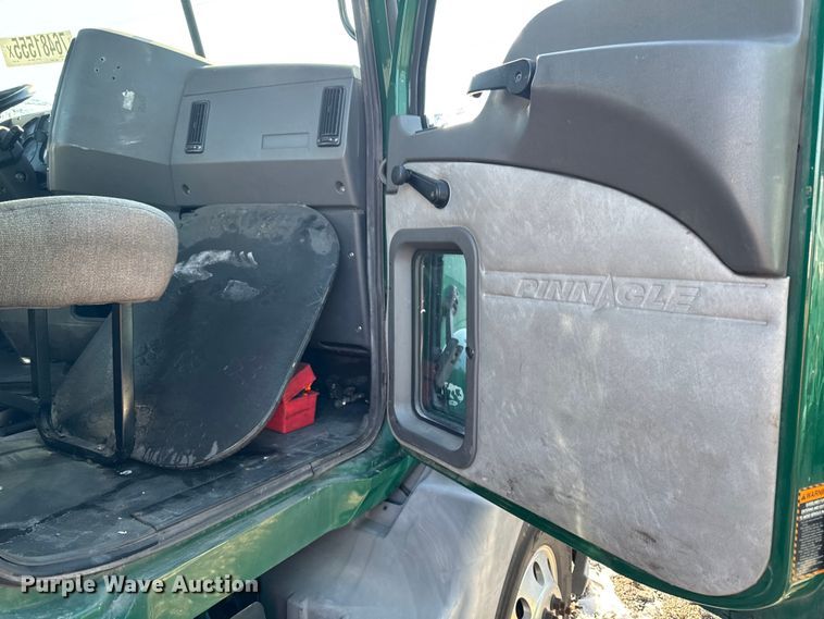 image for item YA2324 2016 Mack CXU613 semi truck