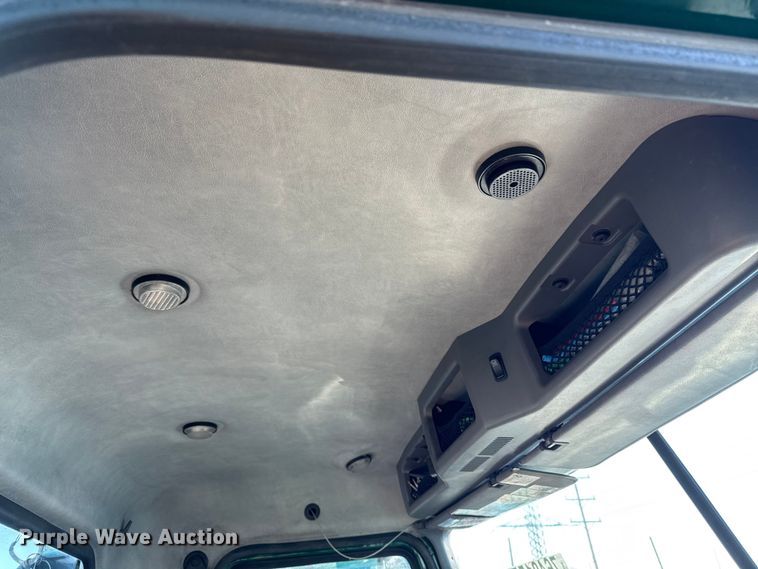 image for item YA2324 2016 Mack CXU613 semi truck