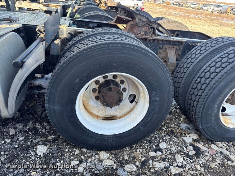 image for item YA2324 2016 Mack CXU613 semi truck