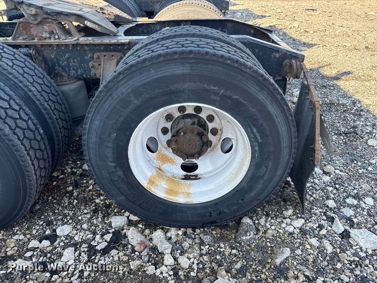 image for item YA2324 2016 Mack CXU613 semi truck