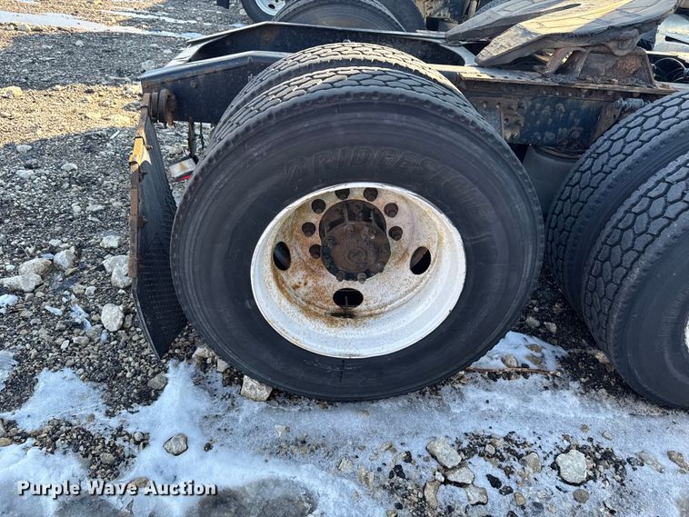 image for item YA2324 2016 Mack CXU613 semi truck