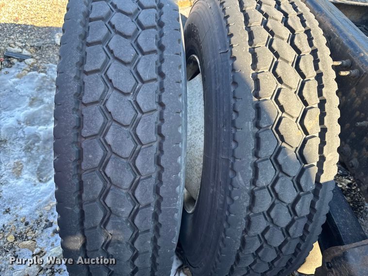 image for item YA2324 2016 Mack CXU613 semi truck