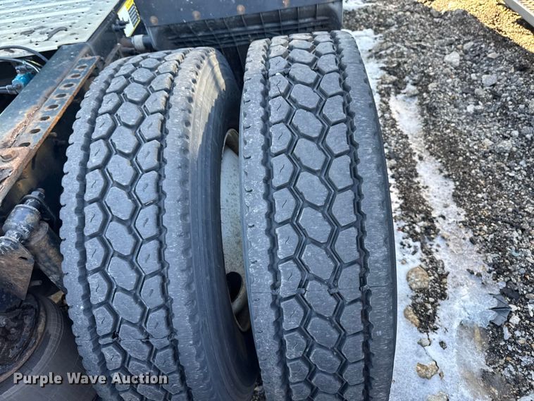 image for item YA2324 2016 Mack CXU613 semi truck