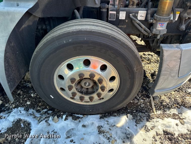 image for item YA2324 2016 Mack CXU613 semi truck