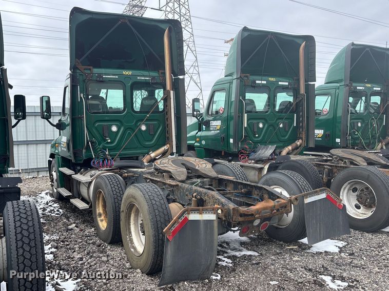 image for item YA2325 2017 Freightliner Cascadia 125 semi truck