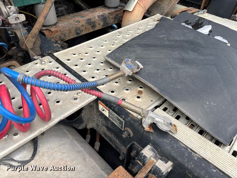 image for item YA2325 2017 Freightliner Cascadia 125 semi truck