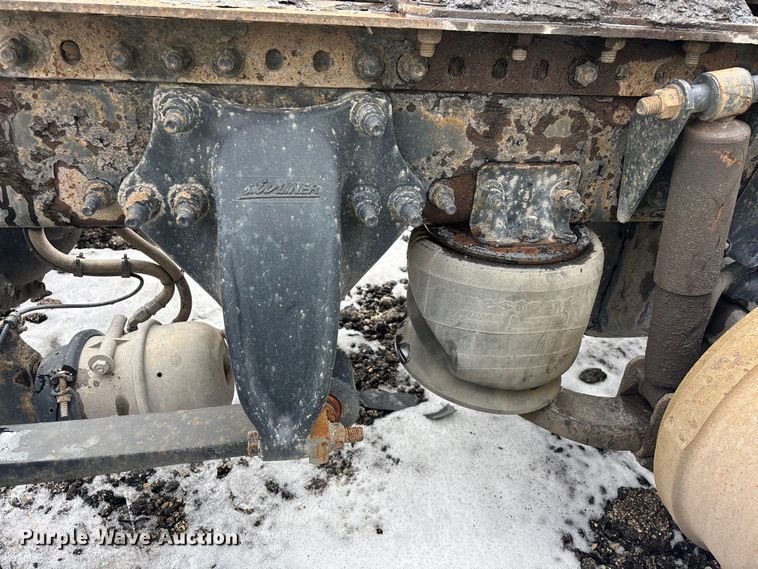 image for item YA2325 2017 Freightliner Cascadia 125 semi truck