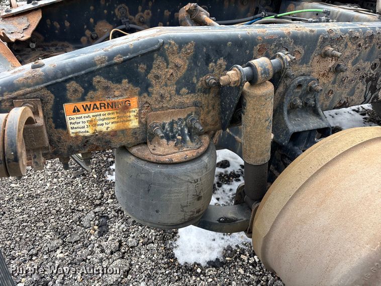 image for item YA2325 2017 Freightliner Cascadia 125 semi truck