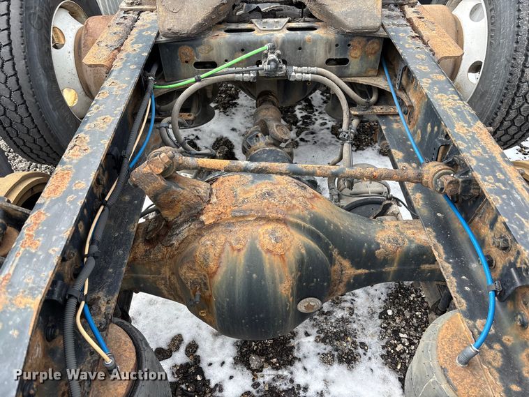 image for item YA2325 2017 Freightliner Cascadia 125 semi truck