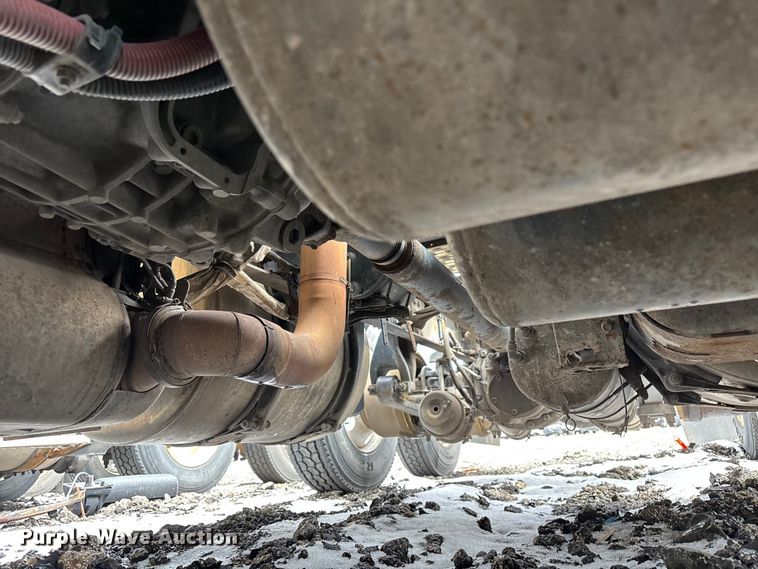 image for item YA2325 2017 Freightliner Cascadia 125 semi truck