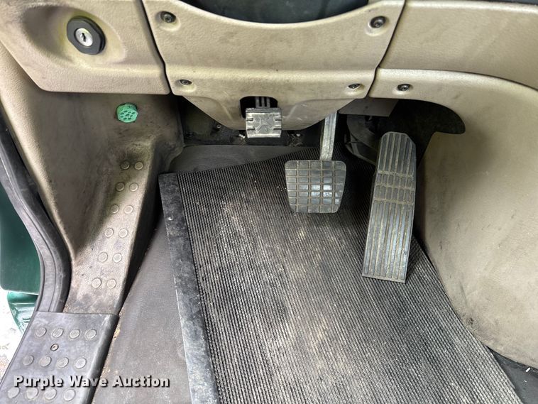 image for item YA2325 2017 Freightliner Cascadia 125 semi truck