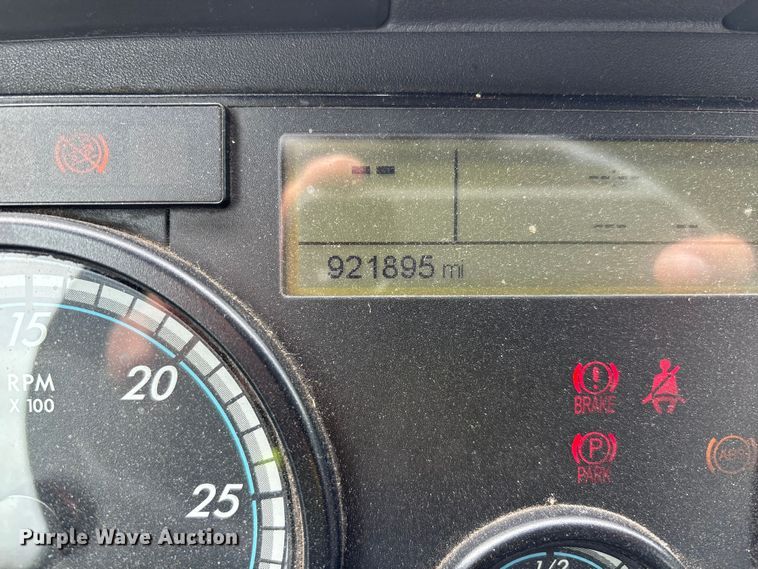 image for item YA2325 2017 Freightliner Cascadia 125 semi truck