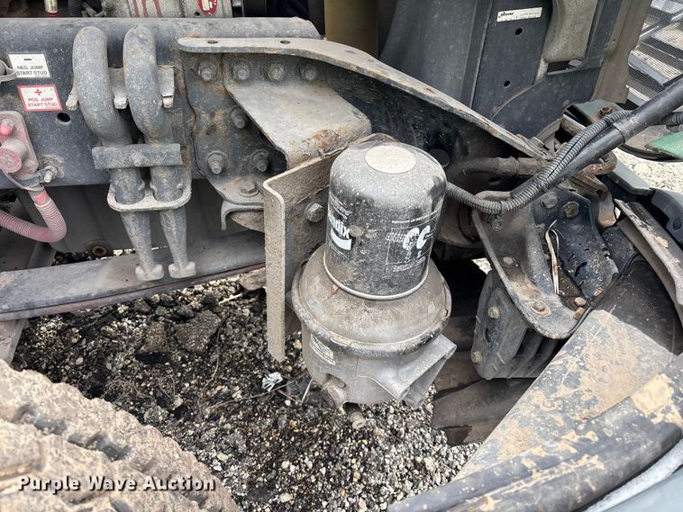 image for item YA2325 2017 Freightliner Cascadia 125 semi truck