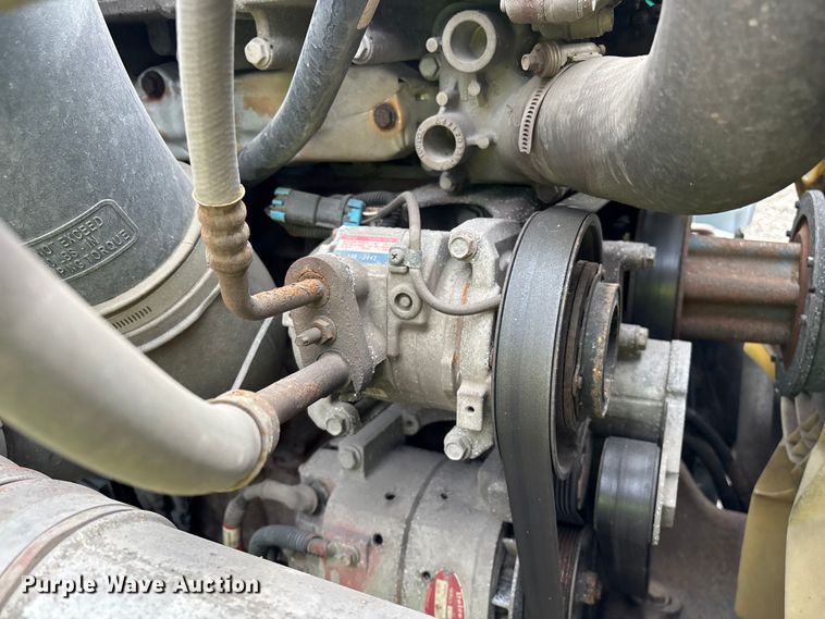 image for item YA2325 2017 Freightliner Cascadia 125 semi truck