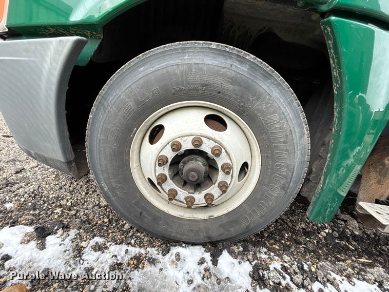 image for item YA2325 2017 Freightliner Cascadia 125 semi truck