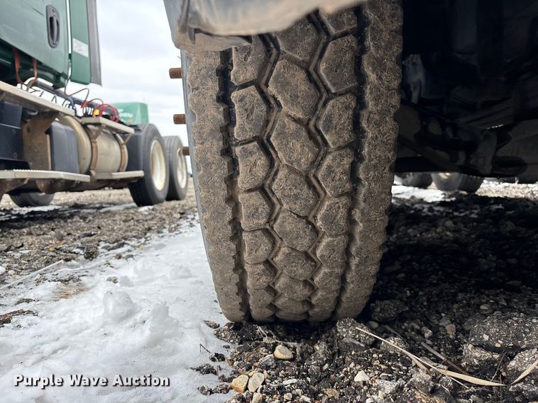 image for item YA2325 2017 Freightliner Cascadia 125 semi truck