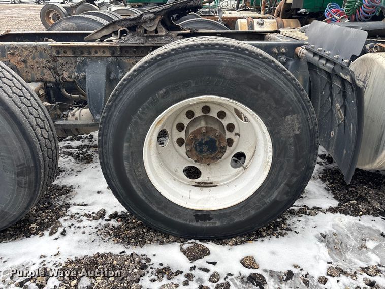 image for item YA2325 2017 Freightliner Cascadia 125 semi truck