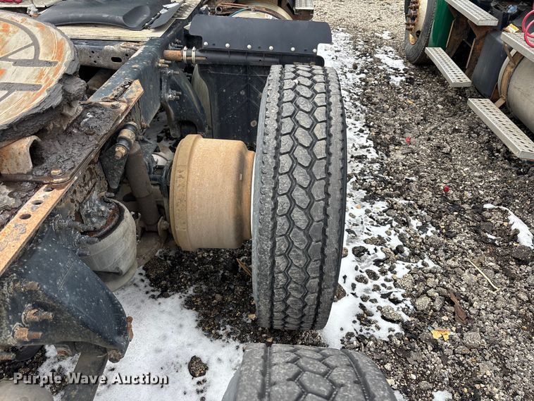 image for item YA2325 2017 Freightliner Cascadia 125 semi truck