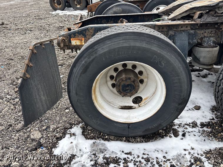 image for item YA2325 2017 Freightliner Cascadia 125 semi truck