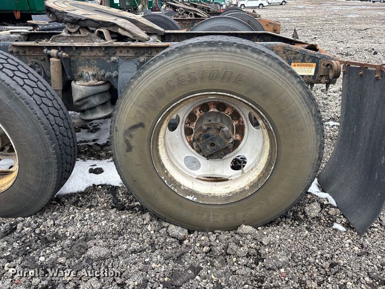 image for item YA2325 2017 Freightliner Cascadia 125 semi truck