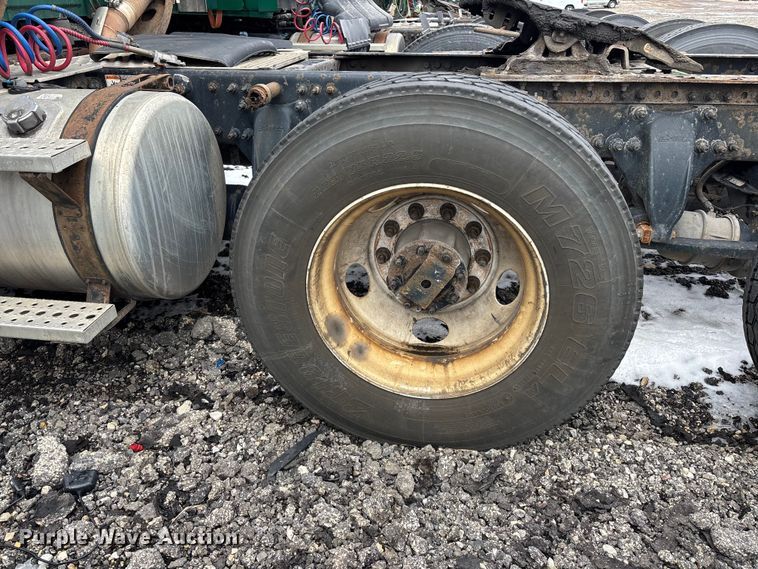 image for item YA2325 2017 Freightliner Cascadia 125 semi truck