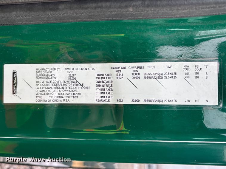 image for item YA2325 2017 Freightliner Cascadia 125 semi truck