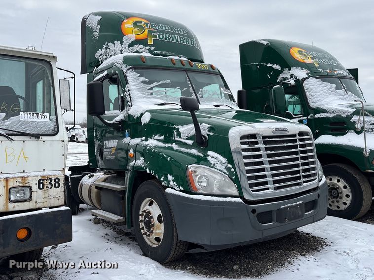 image for item YA2326 2017 Freightliner  Cascadia 125 semi truck