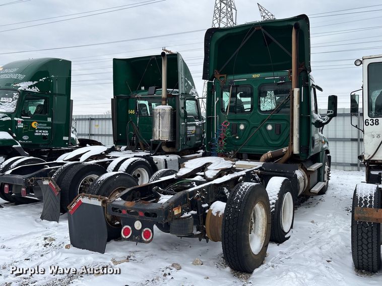 image for item YA2326 2017 Freightliner  Cascadia 125 semi truck