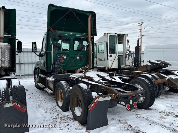 image for item YA2326 2017 Freightliner  Cascadia 125 semi truck