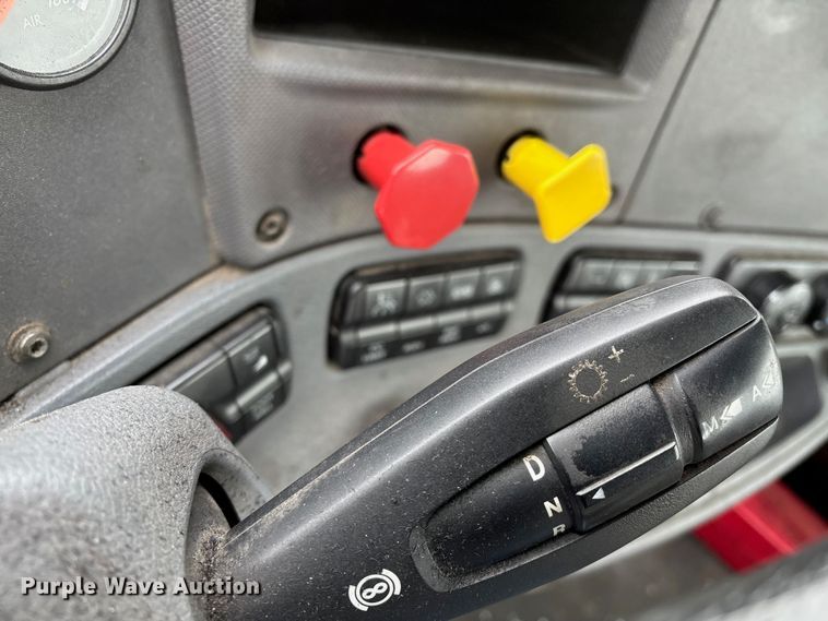 image for item YA2326 2017 Freightliner  Cascadia 125 semi truck