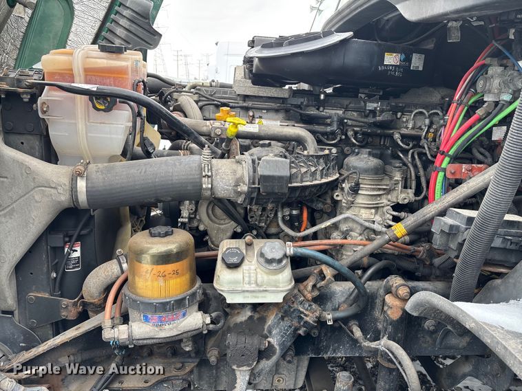 image for item YA2326 2017 Freightliner  Cascadia 125 semi truck