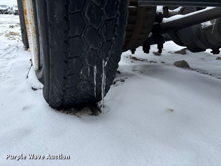 image for item YA2326 2017 Freightliner  Cascadia 125 semi truck