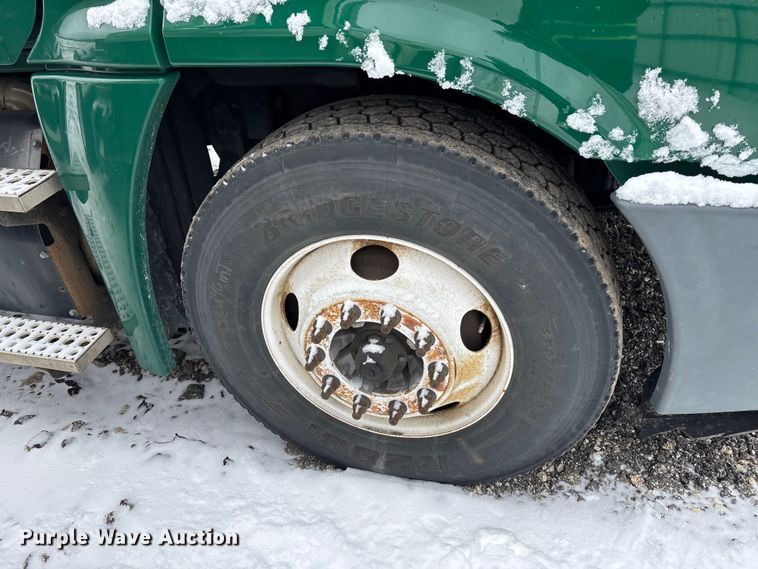 image for item YA2326 2017 Freightliner  Cascadia 125 semi truck