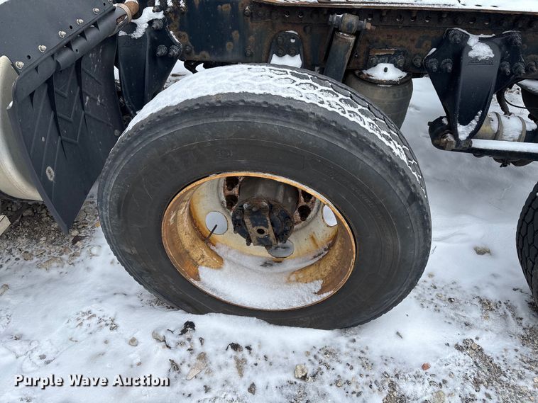 image for item YA2326 2017 Freightliner  Cascadia 125 semi truck