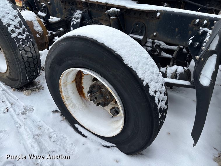 image for item YA2326 2017 Freightliner  Cascadia 125 semi truck