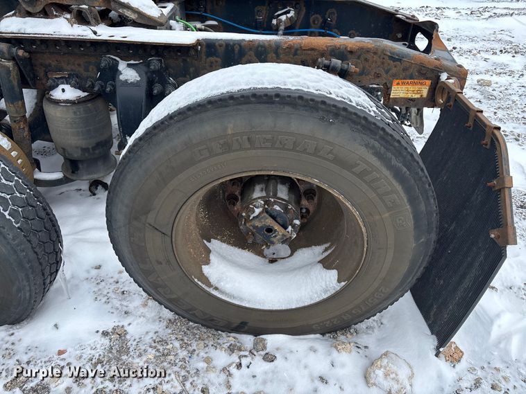 image for item YA2326 2017 Freightliner  Cascadia 125 semi truck