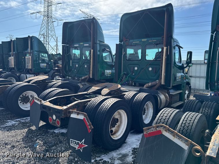 image for item YA2327 2017 Freightliner Cascadia 125 semi truck