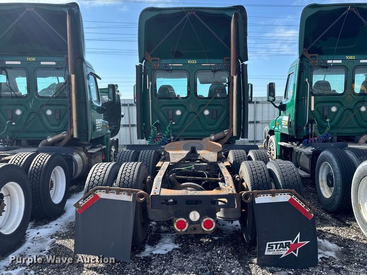 image for item YA2327 2017 Freightliner Cascadia 125 semi truck